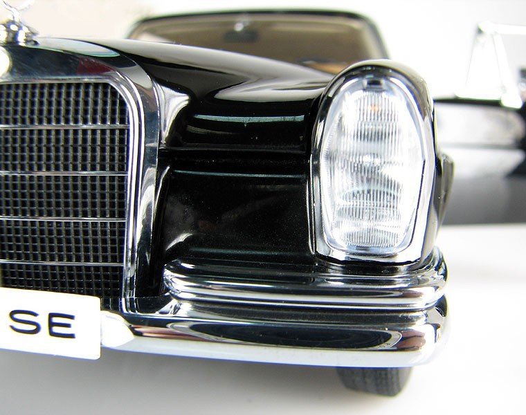 Автомодель Autoart Mercedes-Benz 280 SE Coupe 1:18 (76286) купить